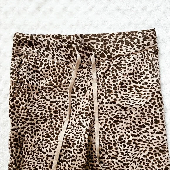 NWT- MONROW Leopard Jogger Sweatpants Cashmere Blend - Picture 5 of 12